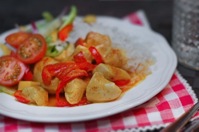 Kjúklingur með karamelluhúðaðri papriku í mangó chutney sósu