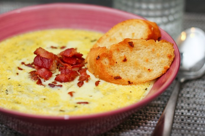 Lauksúpa með beikonkurli og steiktu hvítlauksbrauði