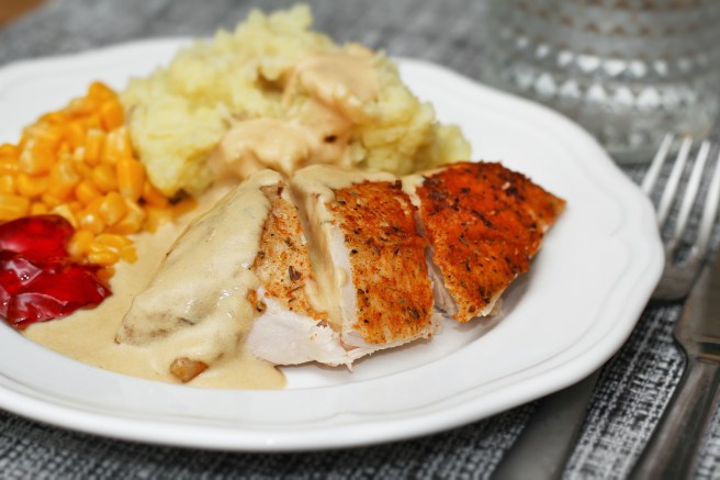 Ofnsteiktur kjúklingur með kartöflumús og dásamlegri sósu