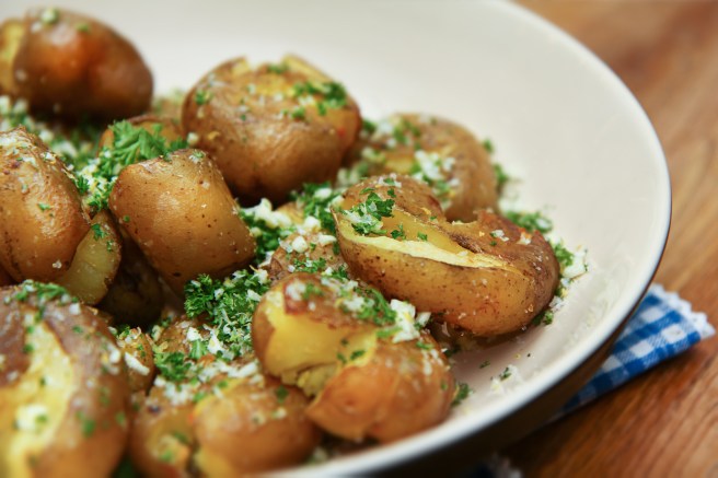 Lambalundir með parmesan gremolata krömdum kartöflum og sveppasósu með piparosti