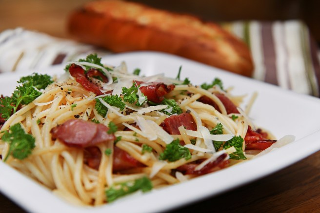 Spaghettí með ofnbökuðu beikoni í hvítlauksolíu