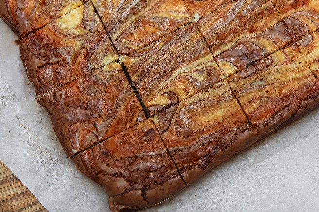 Ostakökubrownies með bismarkrjóma