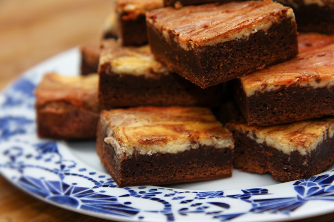 Ostakökubrownies með bismarkrjóma