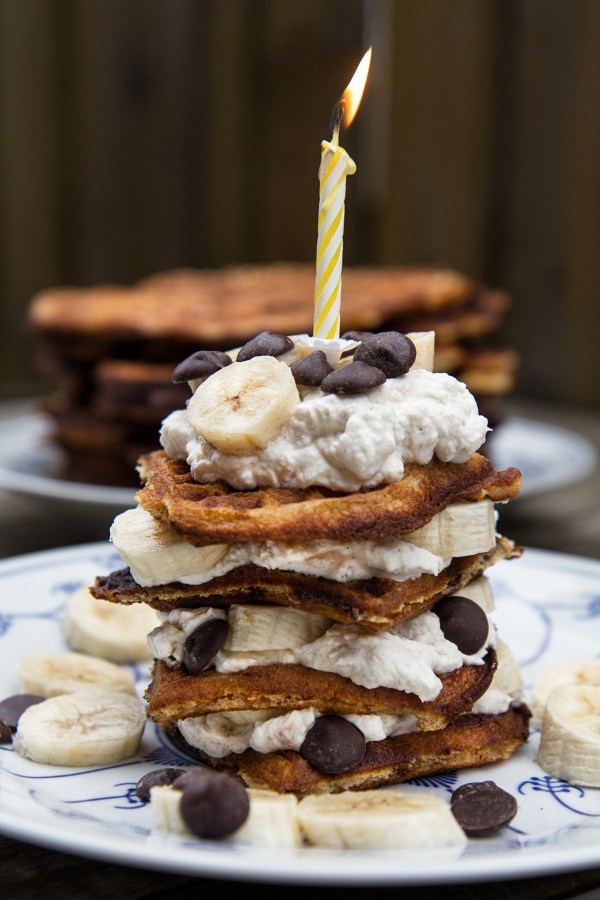 Hnetusmjörs- og súkkulaðivöfflur með bananarjóma