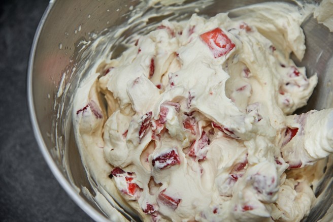 Ostakaka með jarðaberjum og hvítu súkkulaði