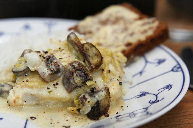 Fiskréttur með blaðlauk og sveppum