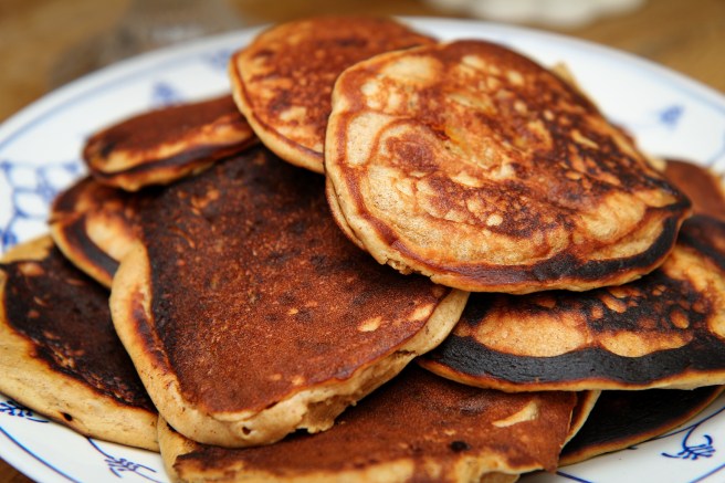 Hnetusmjörs- og bananapönnukökur með Nutellasýrópi