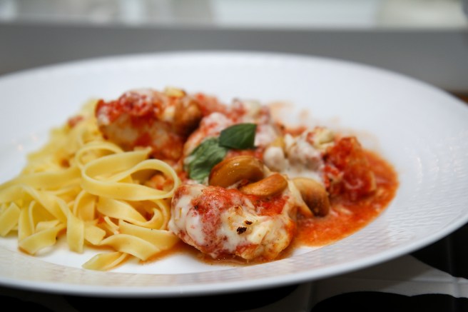 Kjúklingagratín með tómat- og ostasósu