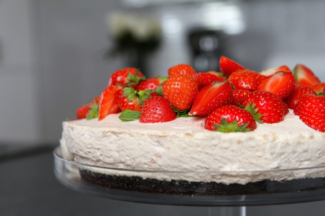 Browniekaka með daim og jarðaberjafrauði