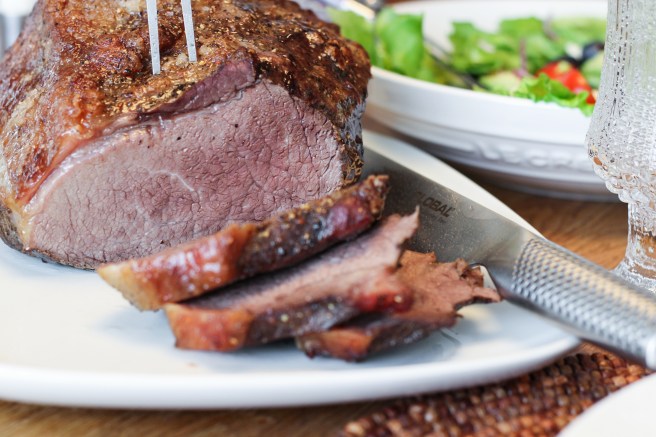 Hægeldað nauta innra læri, kartöflugratín, heimagerð bernasie sósa og piparostasveppasósa