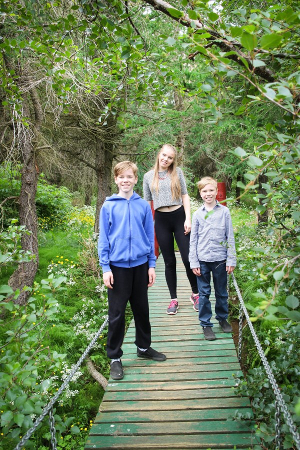 BBQ-Hamborgarar með karamelluhúðuðum rauðlauk og hvítmygluosti