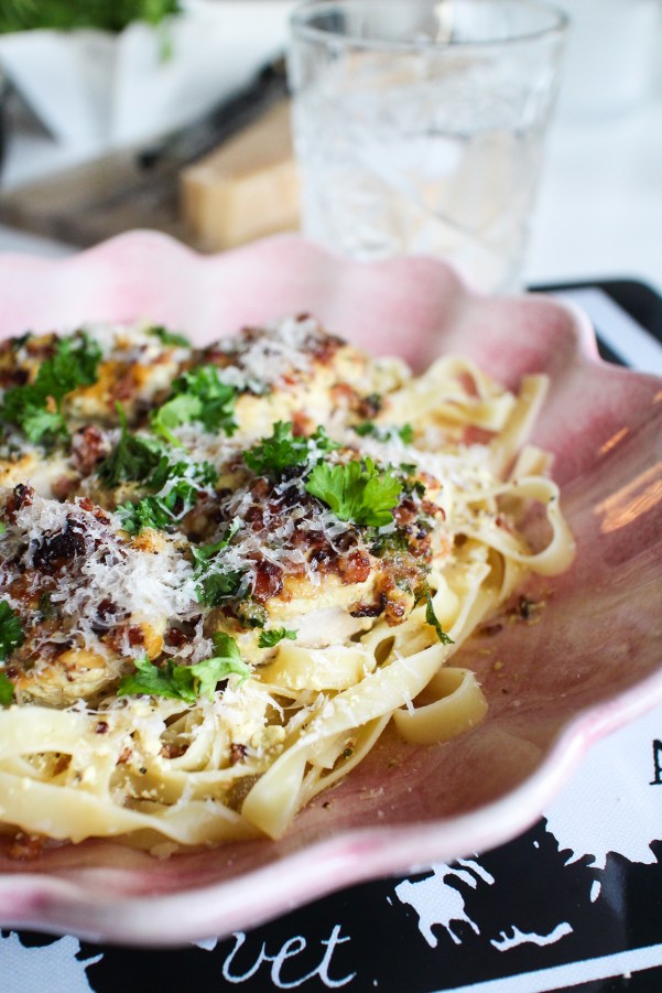 Kjúklingur með beikoni, steinselju og parmesan í dásamlegri sinnepssósu