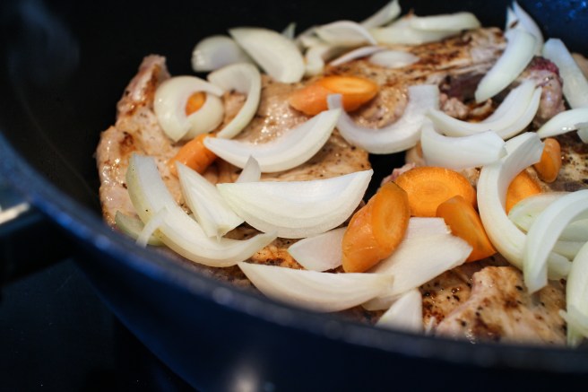 Hægeldaðar kótilettur í rjómasósu