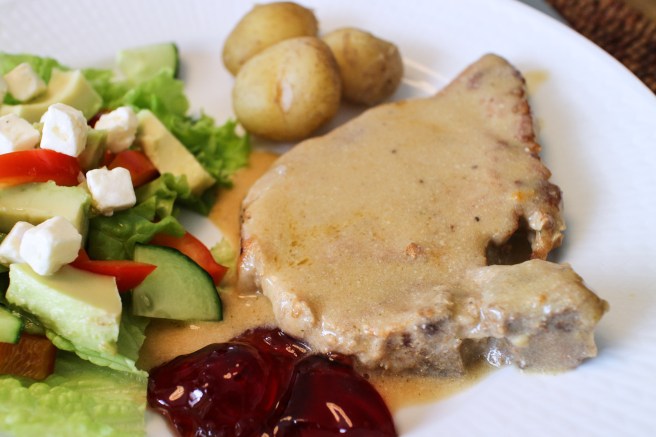 Hægeldaðar kótilettur í rjómasósu