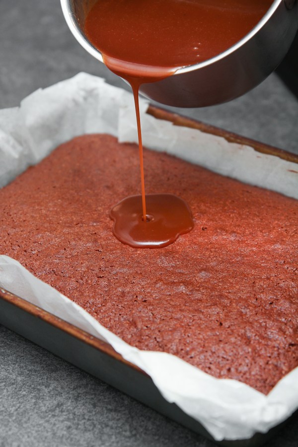 Skúffukaka með karamellukremi