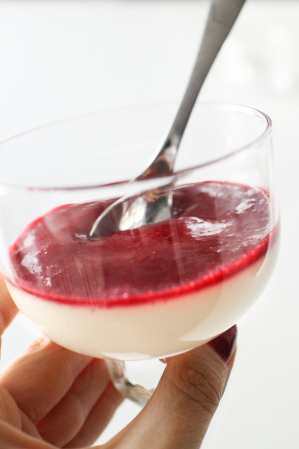 Pannacotta með hindberjasýrópi