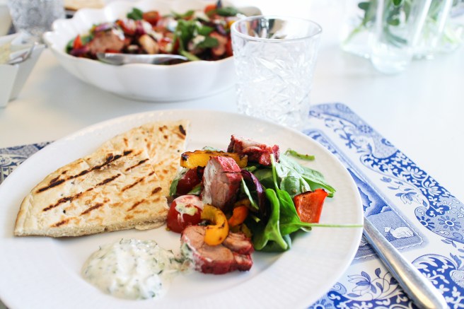 Grilluð Tandoori lambalund með salati og raita