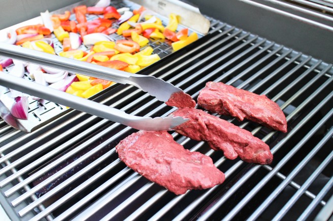 Grilluð Tandoori lambalund með salati og raita