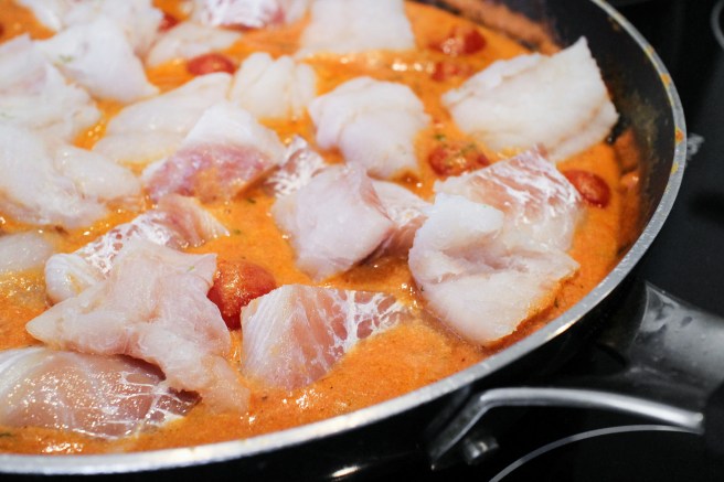 Fiskur með gulrótum í ljúffengri sósu