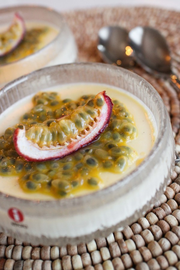 Pannacotta með hvítu súkkulaði og ástaraldin