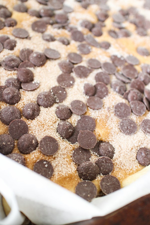 Mjúk kaffikaka með súkkulaðibitum og kanil