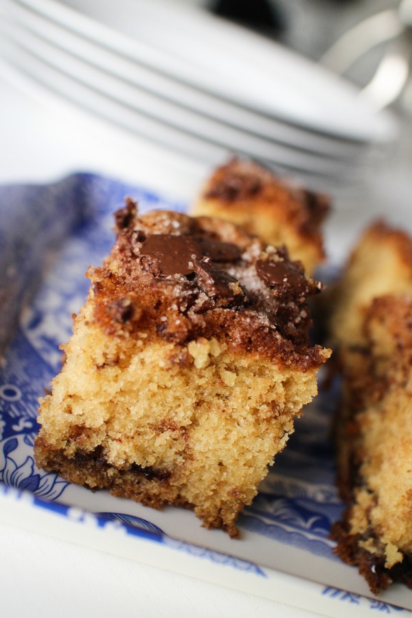 Mjúk kaffikaka með súkkulaðibitum og kanil