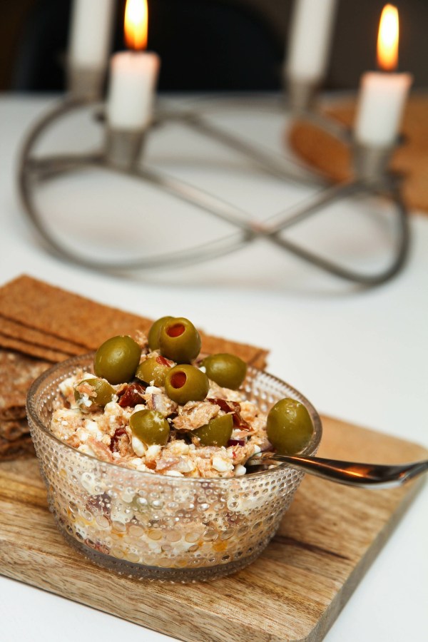 Túnfisksalat með sólþurrkuðum tómötum og ólívum