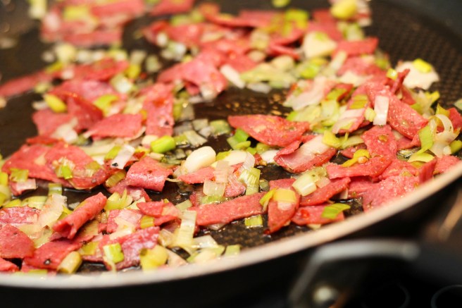 Pasta með salami og blaðlauki