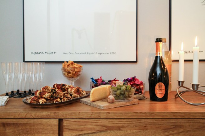 Beikonvafið brauð með rjómaosti, döðlum og valhnetum