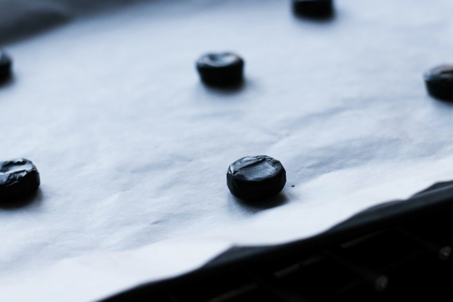 Sítrónumús með lakkrísskífu