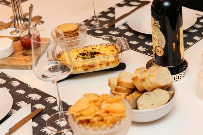 Ostaídýfa með karamelluseruðum lauk og beikoni